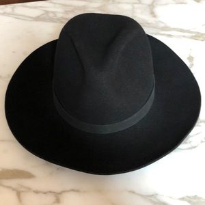 Janessa Leone ILA hat Black Large